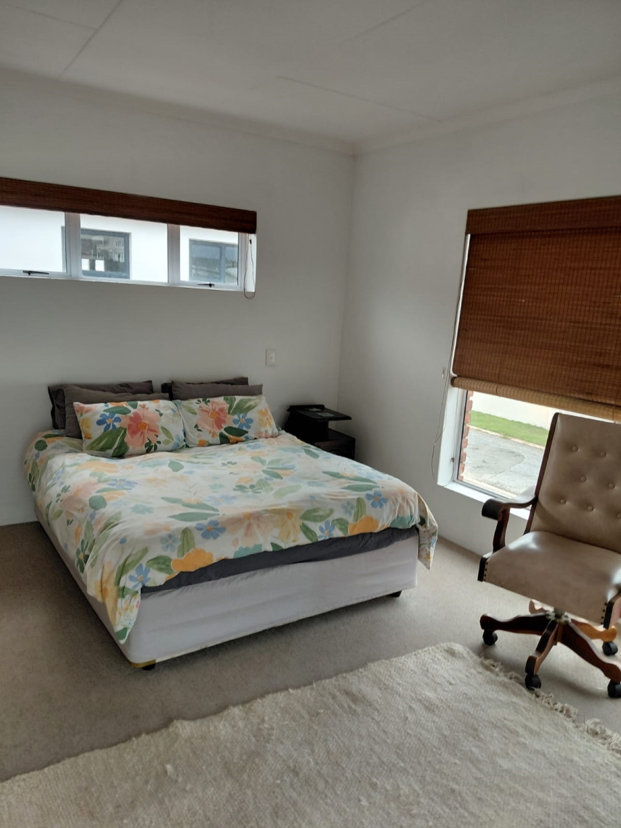 To Let 4 Bedroom Property for Rent in Stilbaai Wes Western Cape